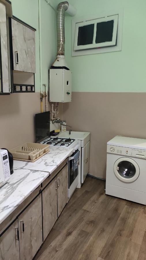 Apartment On Sheptytskyh 27 リヴィウ エクステリア 写真